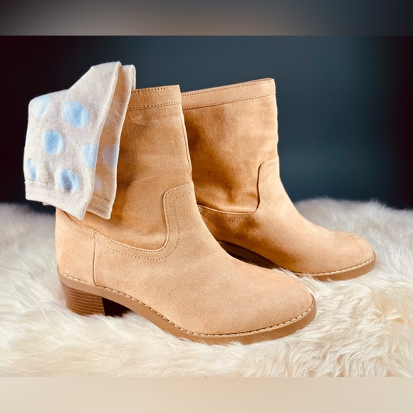 NWOT LOFT Vegan Microsuede Booties with wooden heel - Picture 5 of 10